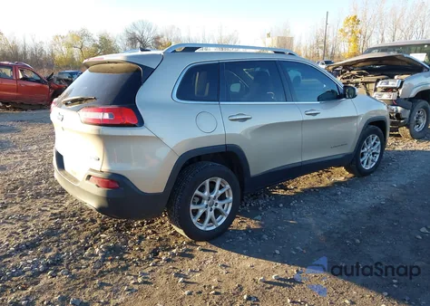 2015 Jeep Cherokee Latitude z USA, uszkodzony, nr VIN 1C4PJLCB1FW741581